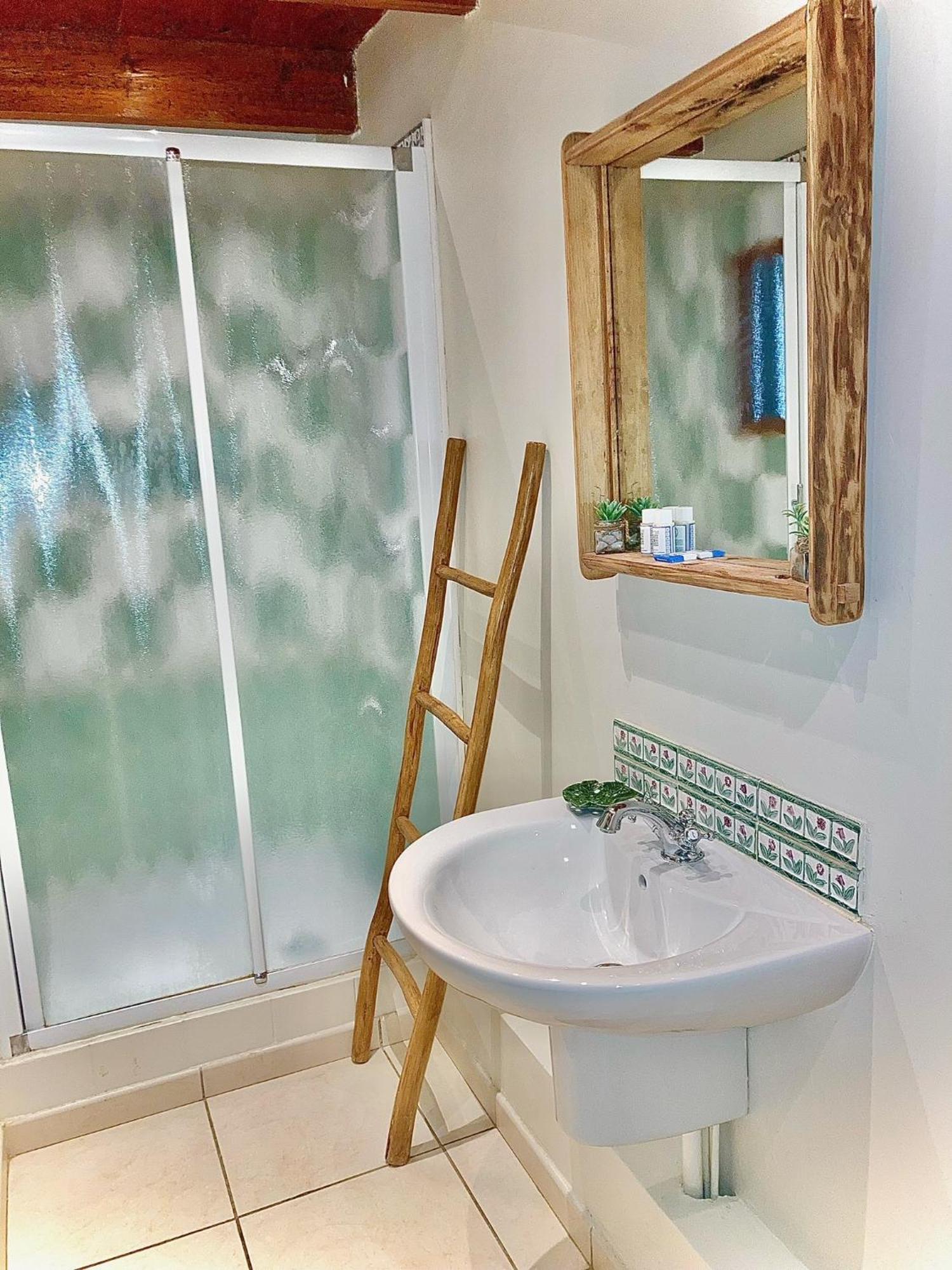 Domaine De Cousignac Bed & Breakfast Bourg-Saint-Andéol Dış mekan fotoğraf
